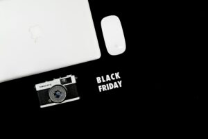 Black Friday 2024: Oferte pentru creatorii de conținut video, de la camere la software de editare