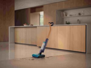 Dyson lansează Clean+Wash Hygiene™, aspiratorul inteligent care aspiră și spală simultan pentru rezultate impecabile fără efort